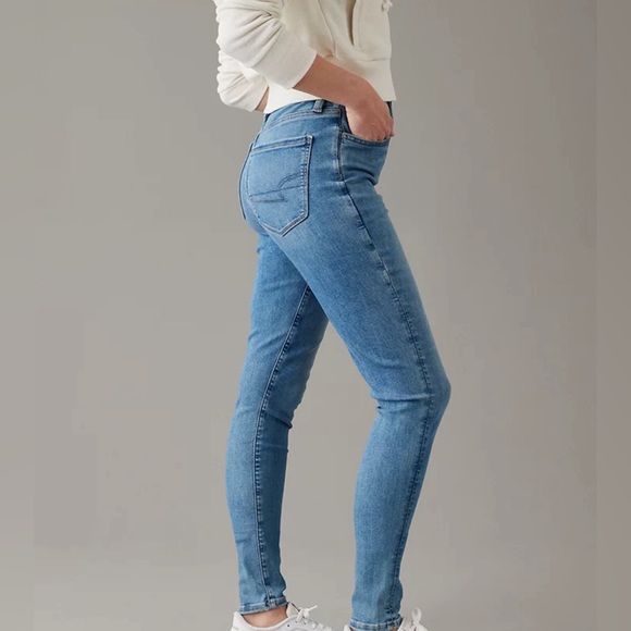 American Eagle Medium Wash Skinny Jeans - Picture 2 of 7